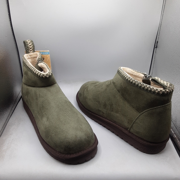 Muk Luks Olive Green Faux Suede Ankle Boots 10W - Picture 1 of 12